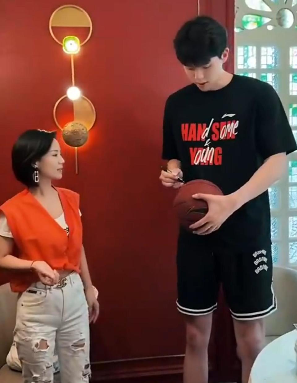 现场的服务, inews