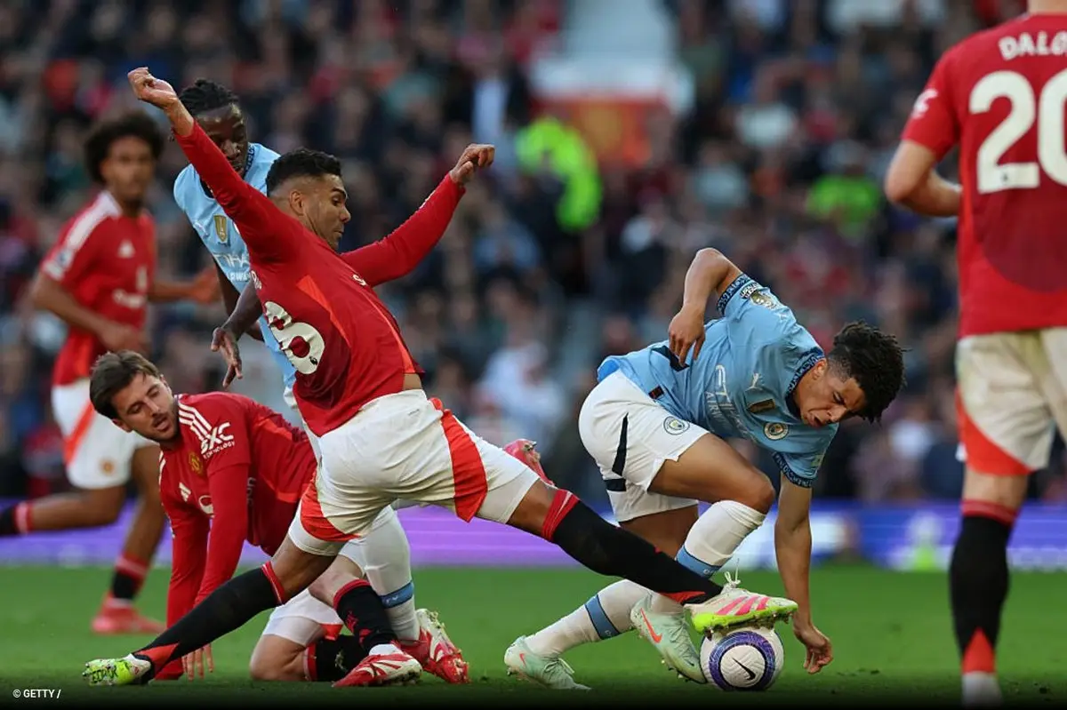 队走向胜利, 两队中场球